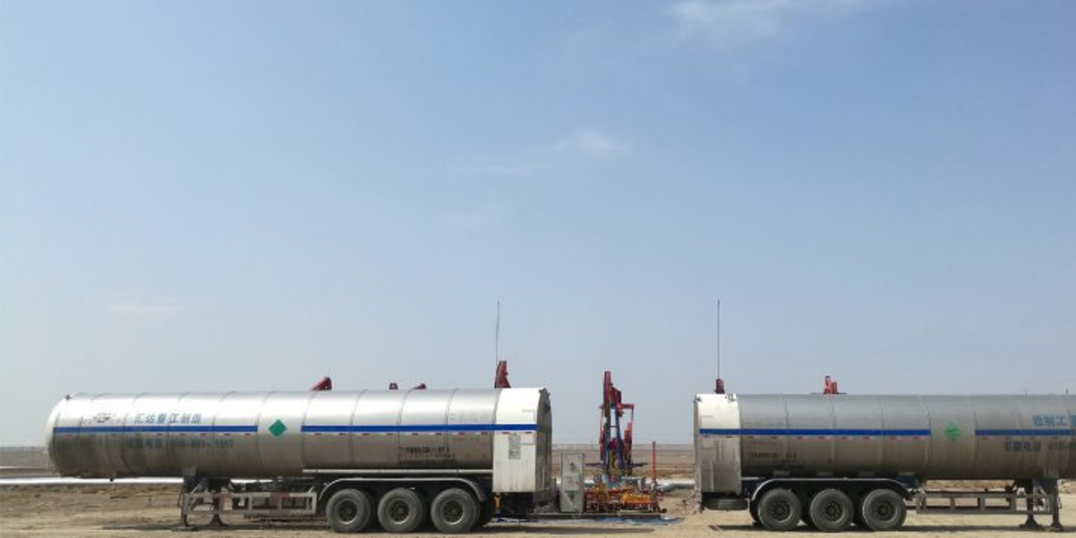 新疆油田二氧化碳罐車井口注入——項(xiàng)目初期.jpg 新疆油田二氧化碳罐車井口注入——項(xiàng)目初期.jpg